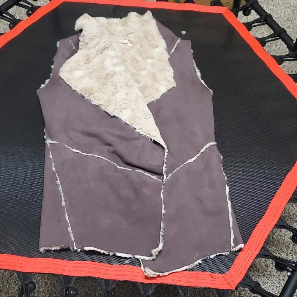 One the land supersoft faux suede with fur like inside size large box#2